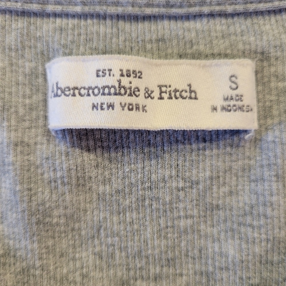 Abercrombie & Fitch Gray Ribbed Long Sleeve Henley Top With Crochet Detail - Picture 8 of 9